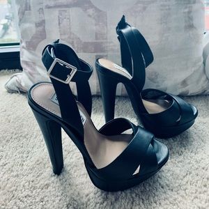 Steve Madden platform sandals. Used Only Once. Size 5. Excellent condition.